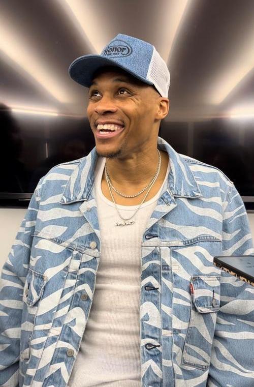 爱游戏体育-关于Ming重返赛场，败北首场状态出色，掘金观众沸腾！再创辉煌时刻的信息