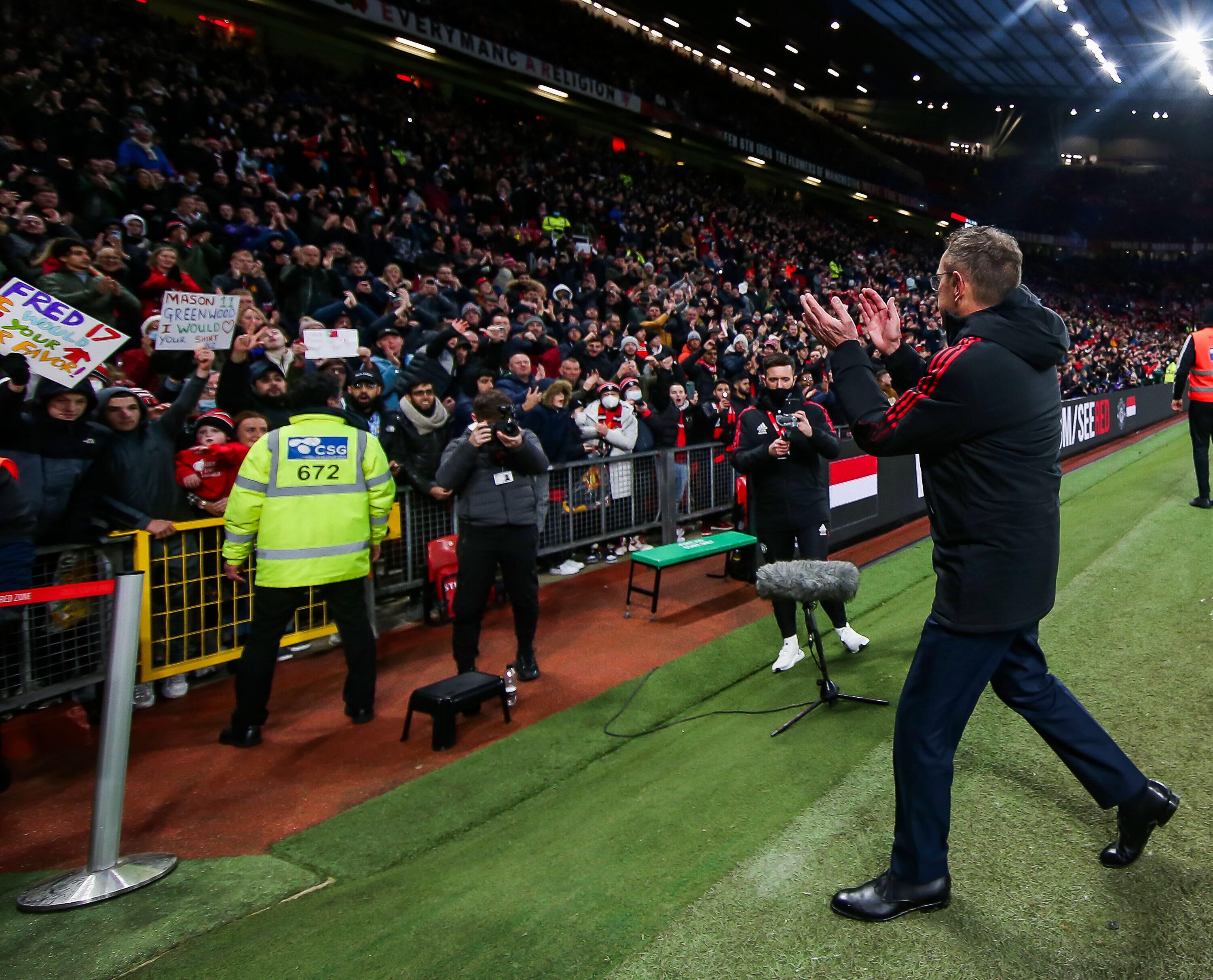 爱游戏体育-关于游泳巡回赛上演强强对话,北城猎隼队大胜关东银狐队,战术调整见效;二次进攻频频奏效的信息