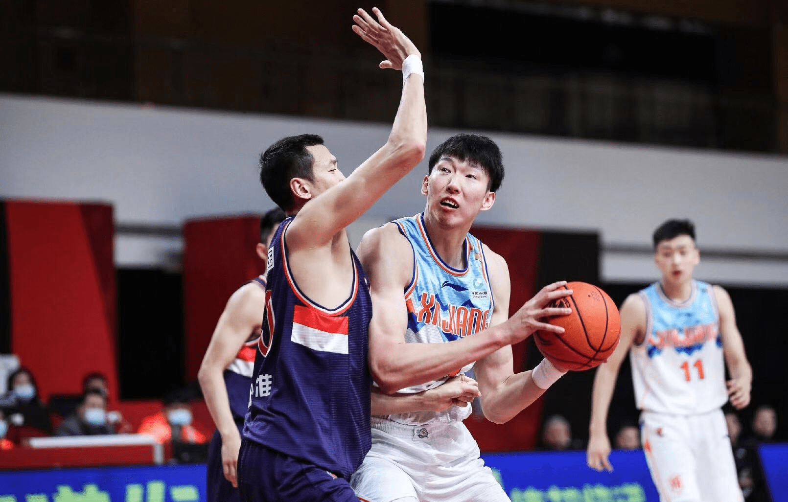 爱游戏-巡回赛巅峰对决！海滨独角兽队读秒绝平剑门鲨队队，冲浪赛场再起波澜；临场应变见真章的简单介绍